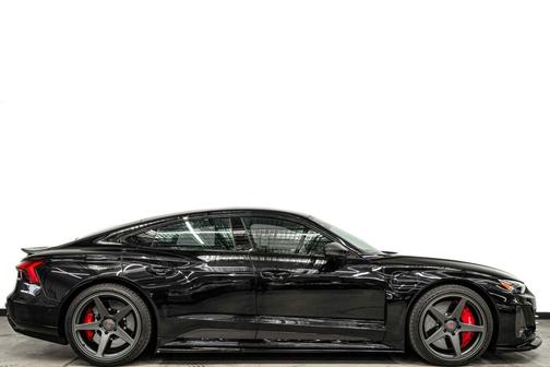 Mythos Black Metallic 2022 Audi RS e-tron GT quattro