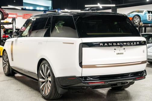 2024 Land Rover Range Rover P615 SV