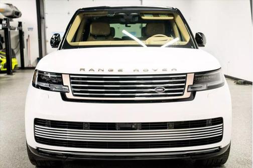 2024 Land Rover Range Rover P615 SV