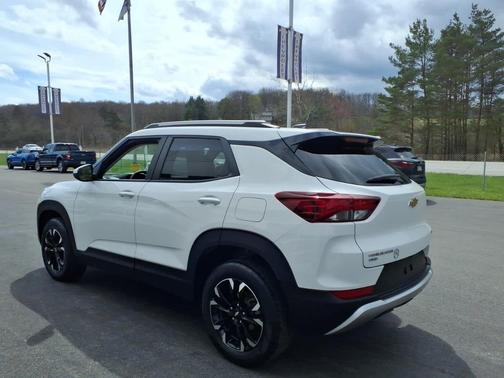 Iridescent Pearl Tricoat 2023 Chevrolet Trailblazer AWD 4dr LT