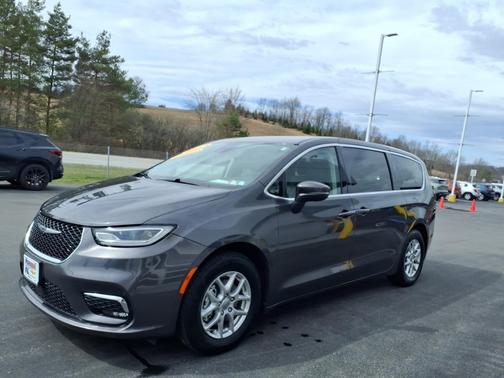 Ceramic Gray Clearcoat 2023 Chrysler Pacifica Touring L FWD