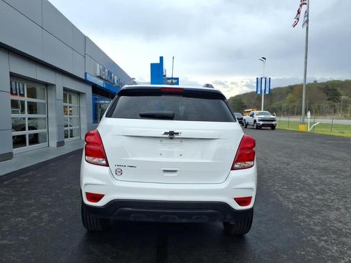 Iridescent Pearl Tricoat 2022 Chevrolet Trax AWD 4dr LT