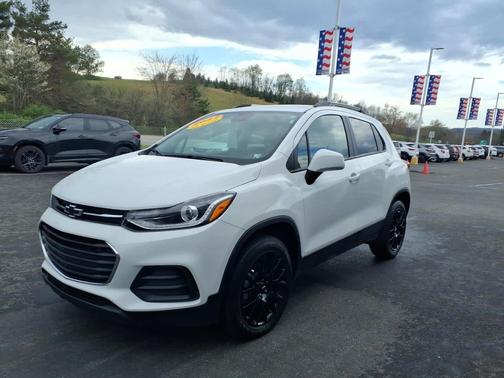 Iridescent Pearl Tricoat 2022 Chevrolet Trax AWD 4dr LT