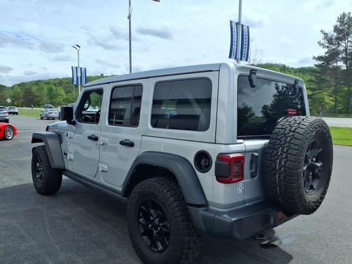 Silver Zynith Clearcoat 2022 Jeep Wrangler Unlimited Willys 4x4