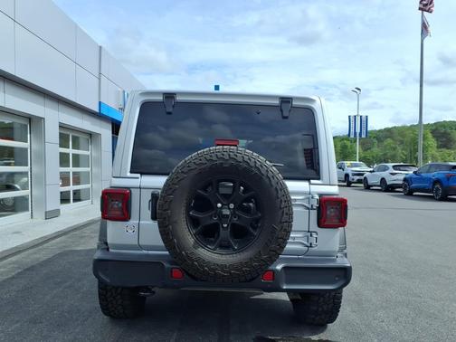 Silver Zynith Clearcoat 2022 Jeep Wrangler Unlimited Willys 4x4