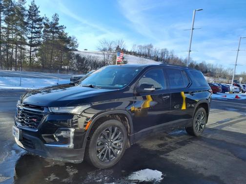 Mosaic Black Metallic 2023 Chevrolet Traverse AWD 4dr RS