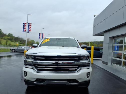 Iridescent Pearl Tricoat 2018 Chevrolet Silverado 1500 4WD Crew Cab 153.0" High Country