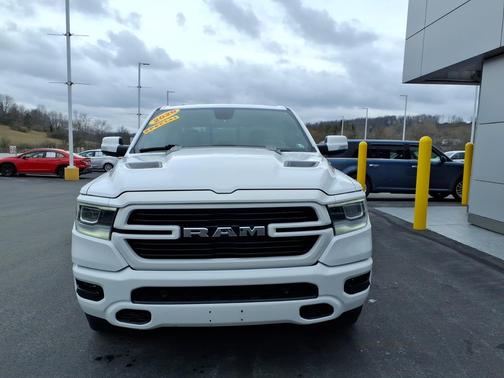 Bright White Clearcoat 2020 RAM 1500 Laramie 4x4 Crew Cab 5'7" Box