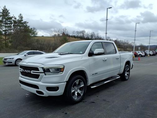 Bright White Clearcoat 2020 RAM 1500 Laramie 4x4 Crew Cab 5'7" Box