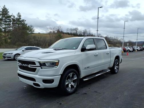 Bright White Clearcoat 2020 RAM 1500 Laramie