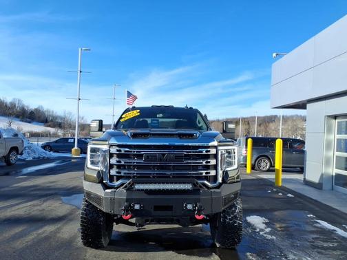 Forest Metallic 2023 GMC Sierra 2500 4WD Crew Cab 159" SLE