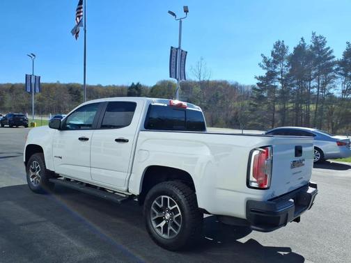 Summit White 2022 GMC Canyon AT4