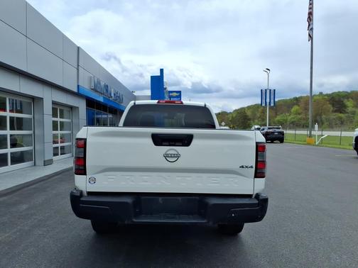 Glacier White 2024 Nissan Frontier King Cab 4x4 S