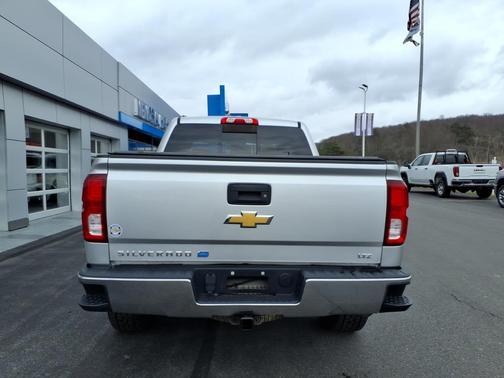 Silver Ice Metallic 2018 Chevrolet Silverado 1500 4WD Crew Cab 143.5" LTZ w/1LZ