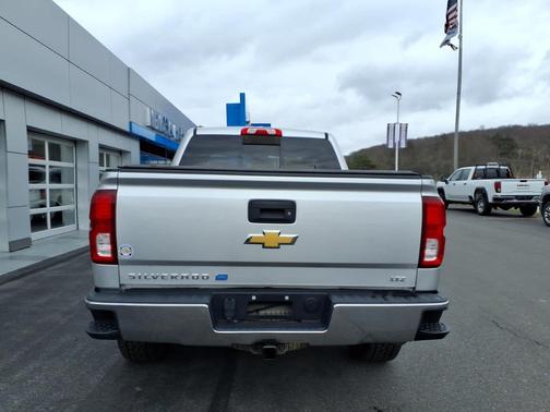 Silver Ice Metallic 2018 Chevrolet Silverado 1500 4WD Crew Cab 143.5" LTZ w/1LZ