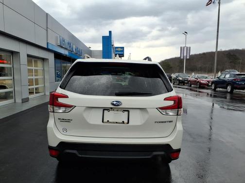 Crystal White Pearl 2021 Subaru Forester Premium CVT
