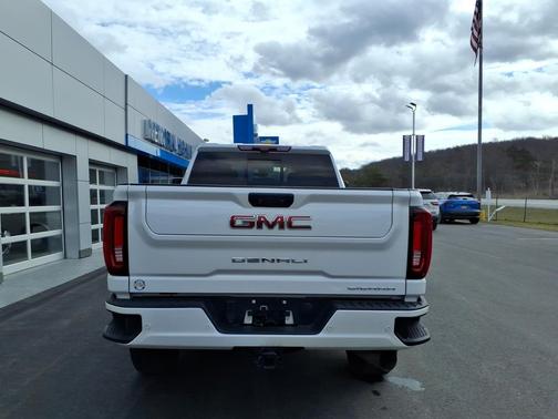 Summit White 2022 GMC Sierra 2500 4WD Crew Cab 159" Denali