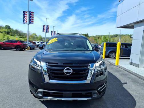 Super Black 2022 Nissan Pathfinder SL 4WD