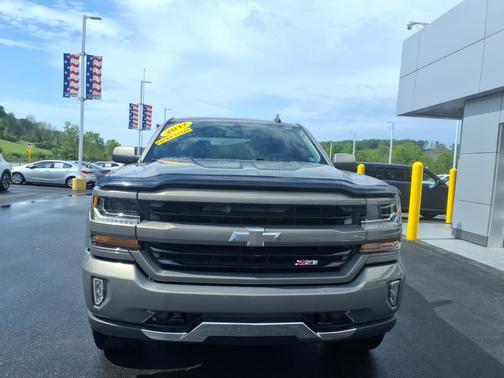 Pepperdust Metallic 2017 Chevrolet Silverado 1500 4WD Crew Cab 143.5" LT w/2LT