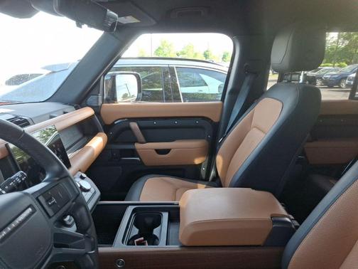 Santorini Black Metallic 2024 Land Rover Defender 110 P400 X