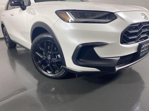 Platinum White Pearl 2025 Honda HR-V AWD Sport