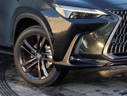 2026 Lexus NX 450h+ Luxury