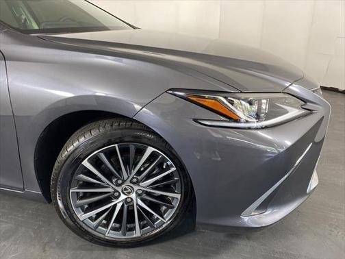 2023 Lexus ES 300h Base