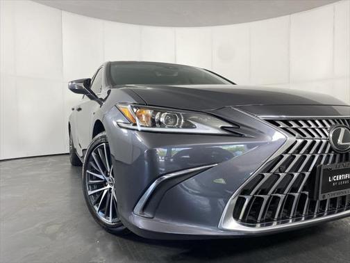 2023 Lexus ES 300h Base