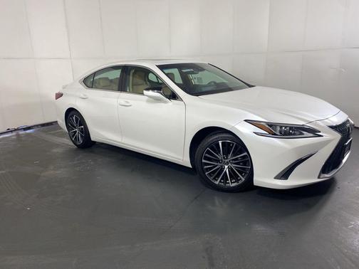 2023 Lexus ES 300h Base
