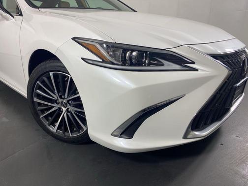 2023 Lexus ES 300h Base
