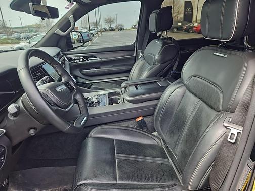 Diamond Black Crystal Pearlcoat 2023 Jeep Grand Wagoneer Obsidian 4x4