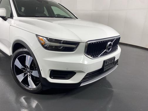 2019 Volvo XC40 T5 Momentum