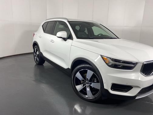 2019 Volvo XC40 T5 Momentum