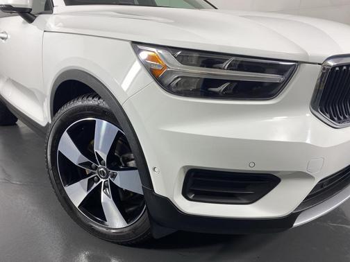2019 Volvo XC40 T5 Momentum