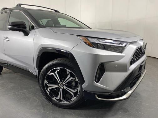 2025 Toyota RAV4 Hybrid SE