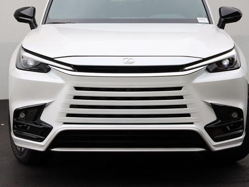 Pear 2026 Lexus TX 500h F SPORT Premium