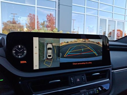 2025 Lexus ES 300h Ultra Luxury