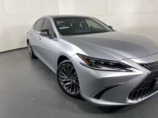 2025 Lexus ES 300h Ultra Luxury