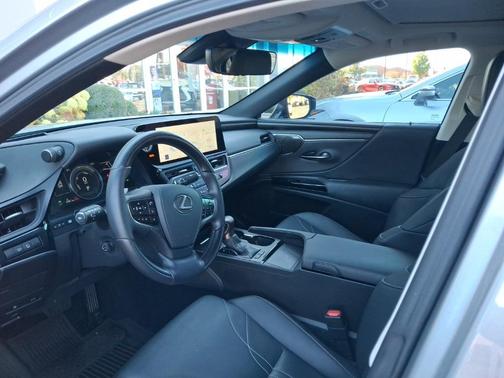 2025 Lexus ES 300h Ultra Luxury