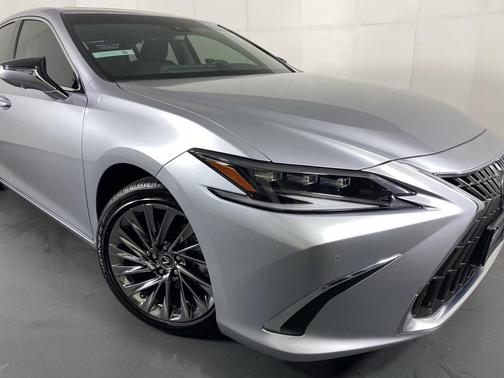 2025 Lexus ES 300h Ultra Luxury