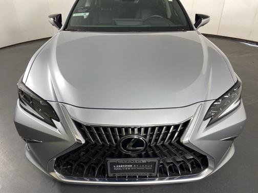 2025 Lexus ES 300h Ultra Luxury