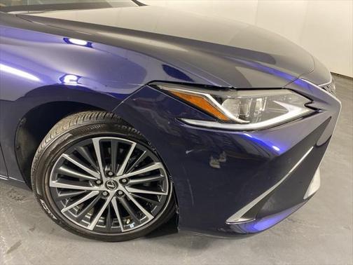 2023 Lexus ES 300h Base