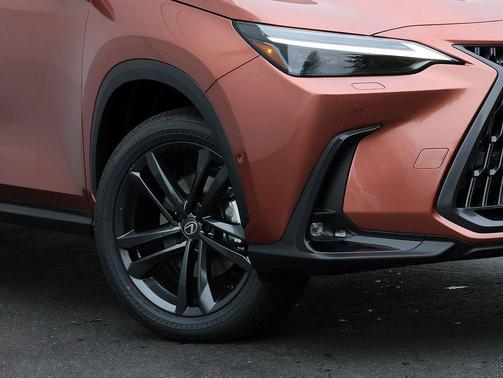 2026 Lexus NX 450h+ Luxury