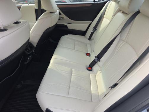 Iridium 2025 Lexus ES 300h Luxury