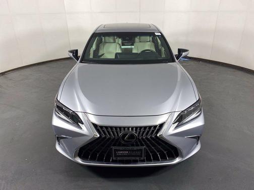 Iridium 2025 Lexus ES 300h Luxury