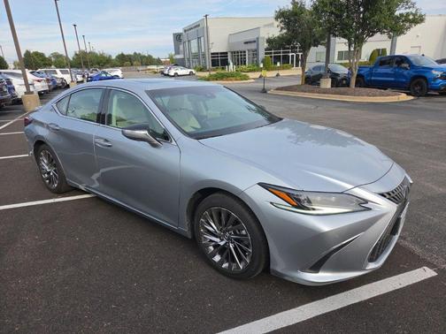 Iridium 2025 Lexus ES 300h Luxury