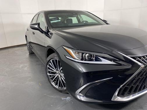 2023 Lexus ES 300h Base