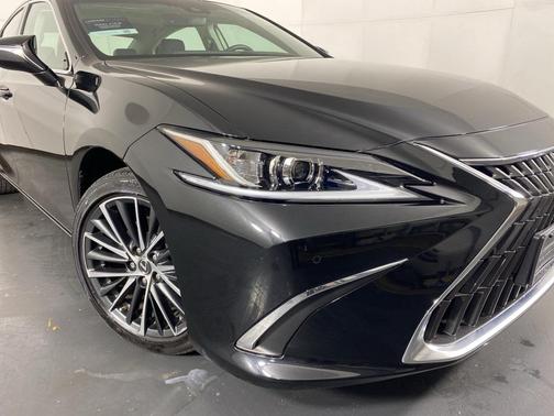2023 Lexus ES 300h Base
