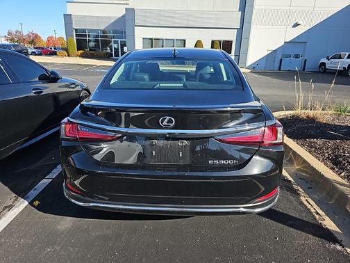 2023 Lexus ES 300h Base