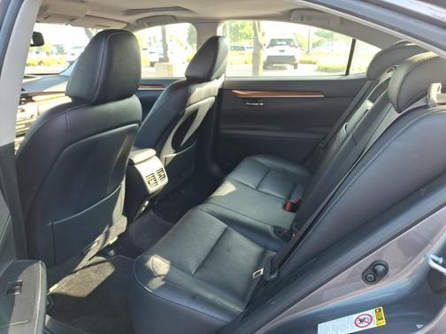 2014 Lexus ES 300h Base